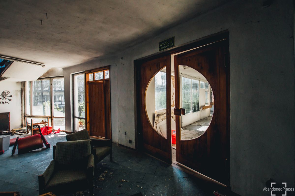 Od lat fotografuje opuszczone polskie szpitale, fabryki i sanatoria 16