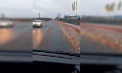 Droga zasypana. Jabłka były wszędzie