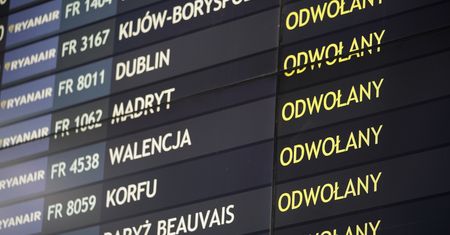 Linie lotnicze wycofują połączenia do kurortów wakacyjnych. Pasażerowie wściekli i bezradni