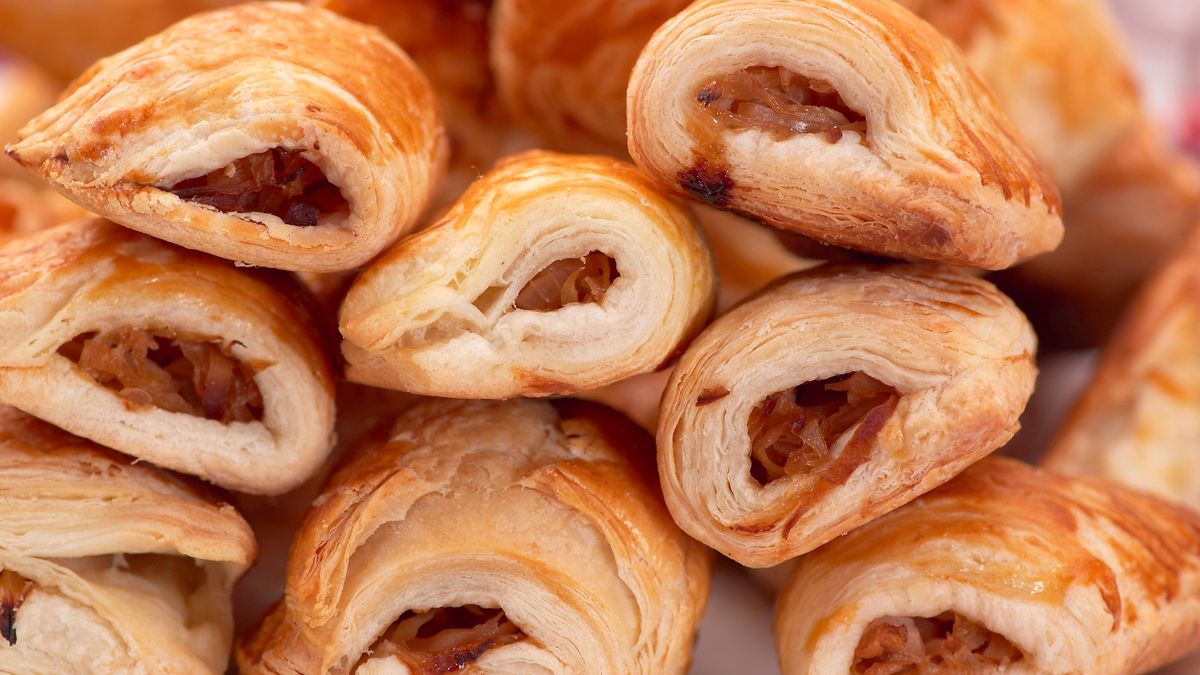 Paszteciki z ciasta francuskiego z kapustą i grzybami