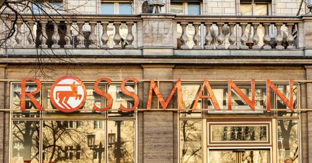 51 proc. mniej za tusz Maybelline. Kosmetyczne hity w Rossmannie