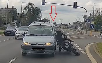 Kolizja z Piaseczna ostro komentowana w sieci. Mamy to nagranie