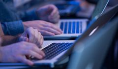 Cyberataki i dezinformacja staną się codziennością w Ukrainie? "Dla autorów fake newsów to idealny czas na działanie"