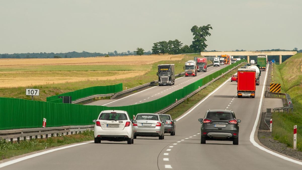 Jeśli prawy pas jest wolny, należy zjechać