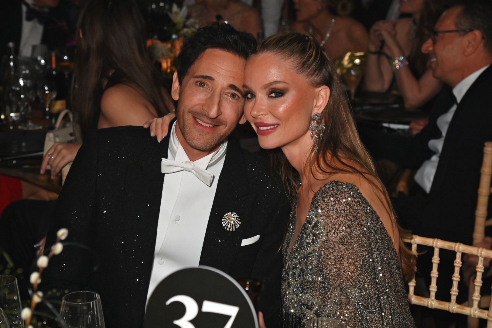 Adrien Brody i Georgina Chapman na gali amfAR
