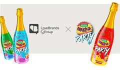 Hellena reklamuje Oranżadę Party