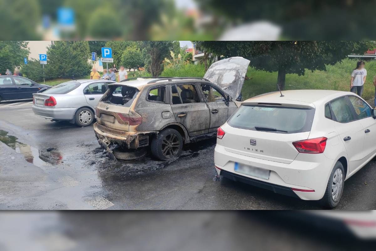 Pożar BMW X5 na parkingu przy ul. Niepodległości w Lublinie