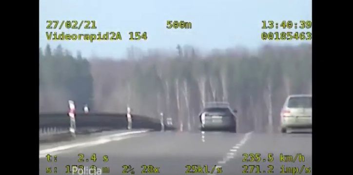 Kierowca pędził prawie 240 km/h