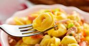 Ta sałatka z włoskim makaronem to hit każdej imprezy. Znika ze stołu w oka mgnieniu