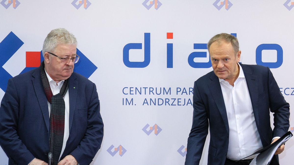 Premier Tusk oraz minister rolnictwa i rozwoju wsi podczas spotkania z liderami protestujących rolników