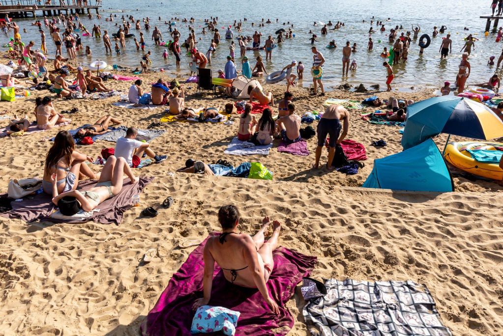 "Każde ciało jest dobre na plażę". W Hiszpanii ruszyła letnia kampania
