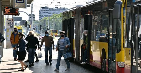 Mandaty za brak maseczki w sklepie. Polacy zapominają o ważnym obowiązku