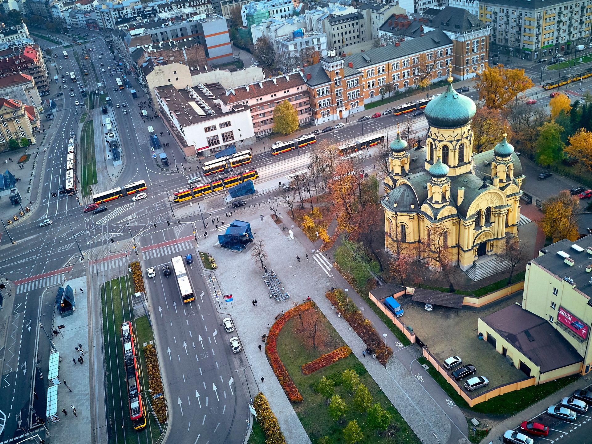 Cerkiew Marii Magdaleny stoi przy jednym z głównych skrzyżowań 