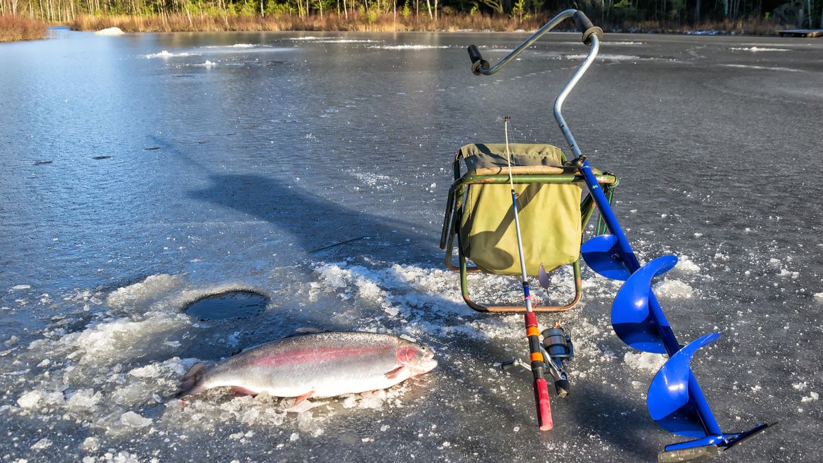 Wędkowanie pod lodem nie jest trudne. Tak zwiększysz swoje szanse 1