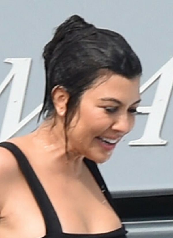 Kourtney Kardashian i Travis Barker pluskają się w morzu