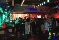 Wielka Brytania walczy z koronawirusem, a w Londynie organizują imprezę muzyczną