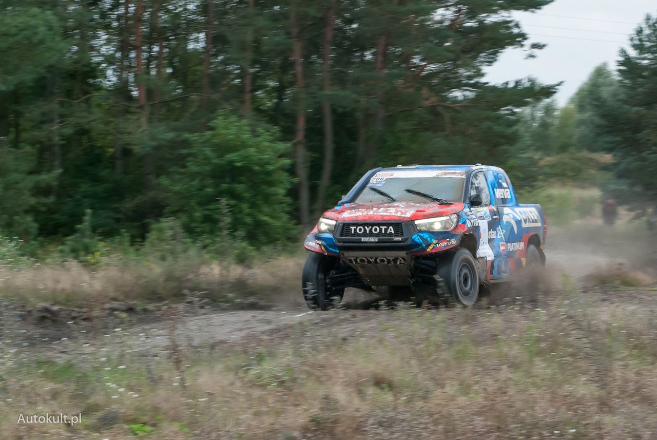 Na prawym fotelu u Kuby Przygońskiego. Poznałem z bliska jego rajdową toyotę hilux