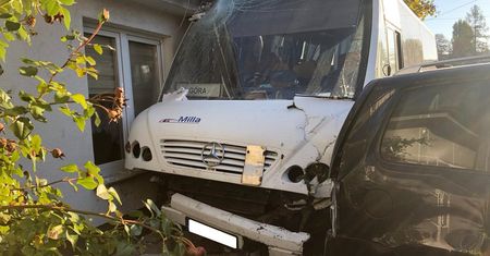 Wiózł 23 dzieci, wjechał w dom. Miał urojenia. Jest akt oskarżenia