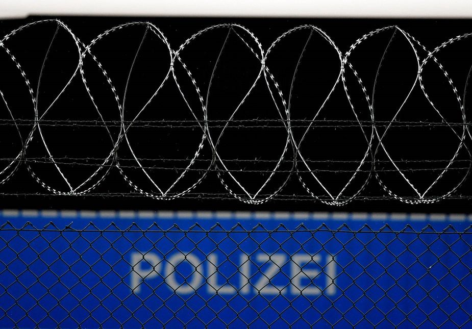 Niemcy. Atak nożownika w ośrodku dla uchodźców. 35-latek nie żyje