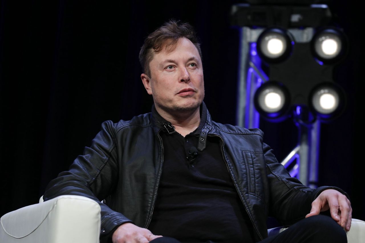 "Oficjalny" fanpage Elona Muska na Facebooku okazał się oszustwem