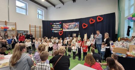 SP w Obrowie zagrało dla WOŚP - w całym dniu świętowano ludzką życzliwość