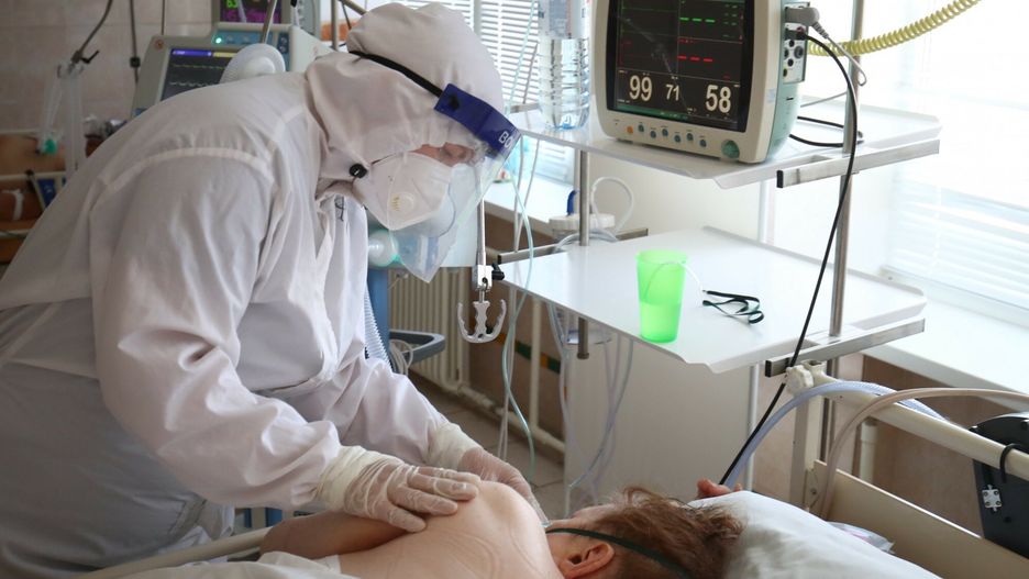 Koronawirus. Ministerstwo Zdrowia o zgonach osób w pełni zaszczepionych 