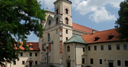 Benedyktyni z Tyńca oszukani. Aresztowano prezesa spółki, który sprzedawał ich produkty