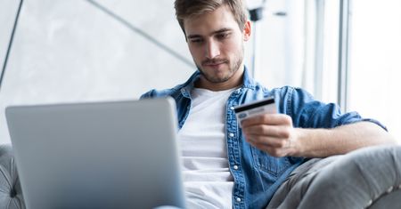 Zakupy w niższej cenie? W oficjalnych sklepach można kupować taniej dzięki sprawdzonym rabatom