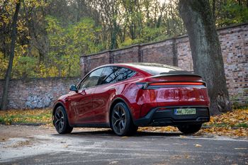 Tesla z dalszymi spadkami na kluczowych rynkach w Europie