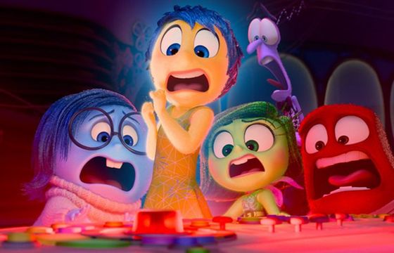 Powstanie serialowy spin-off filmów „W głowie się nie mieści”