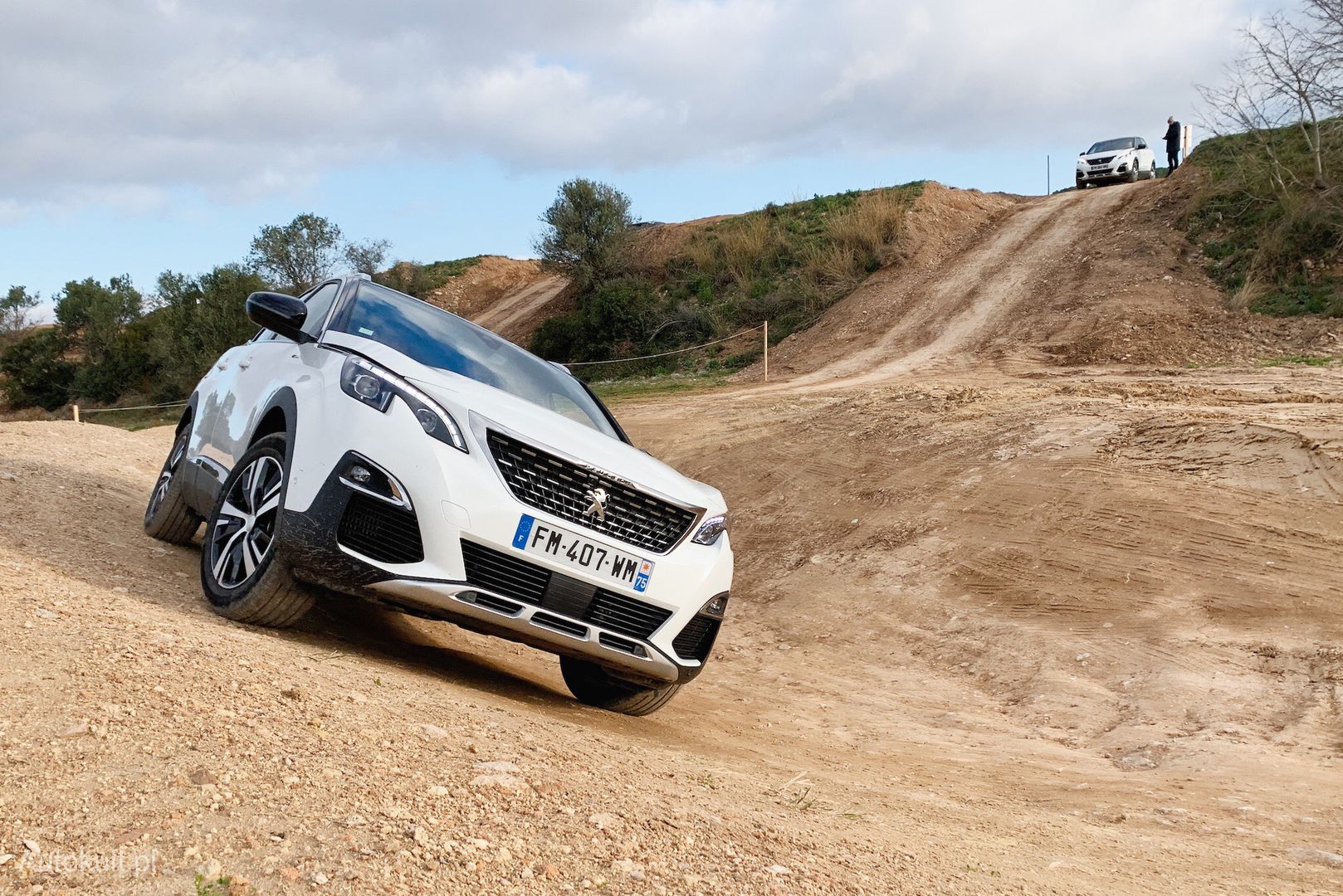 Peugeot 3008 Hybrid4 pozwala na ręczne włączenie napędu 4WD