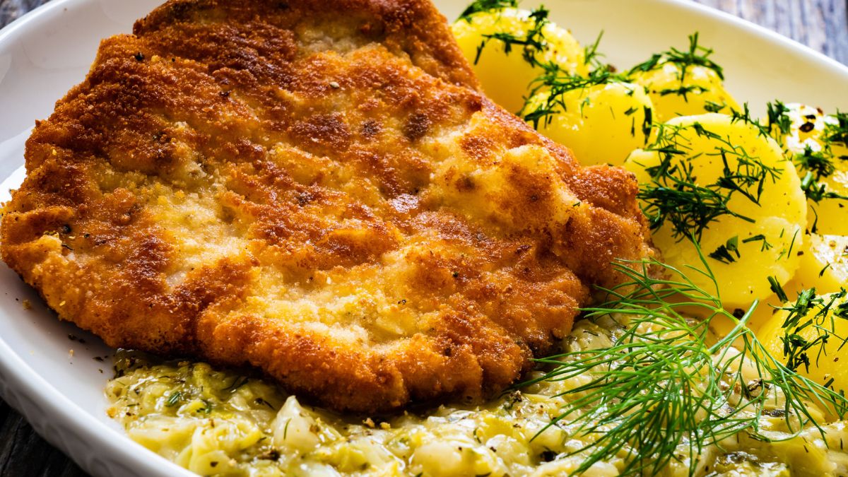 Kotlet schabowy, ziemniaki i kapusta