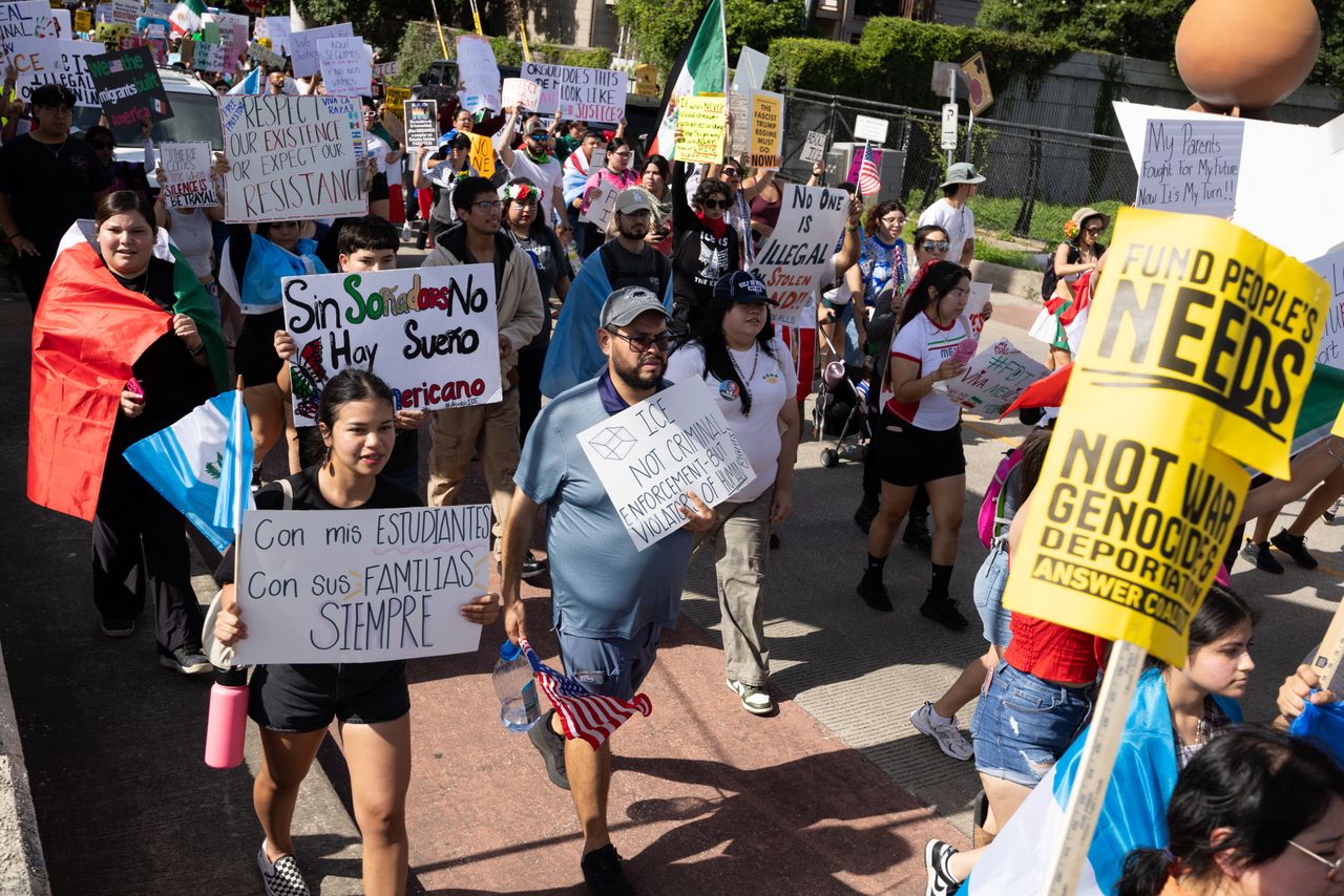 Trump ordnet Militäreinsatz in Los Angeles an. Politiker warnen vor Eskalation