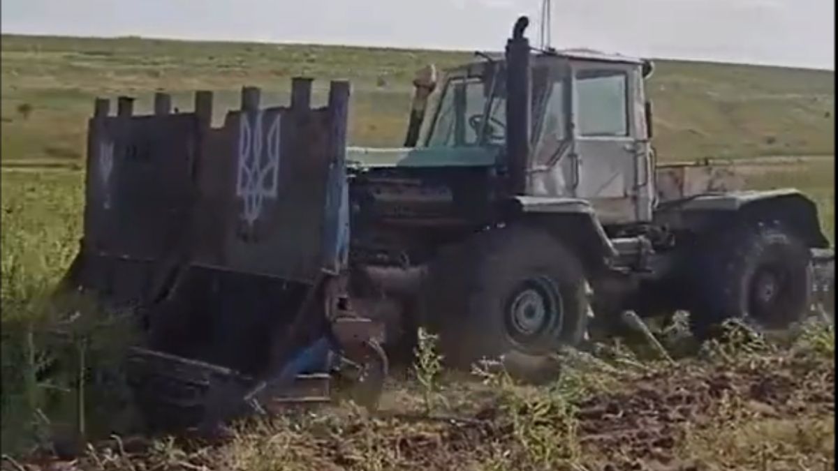 Ukraińcy pokazali, jak uprawiają ziemię za pomocą przerobionego traktora
