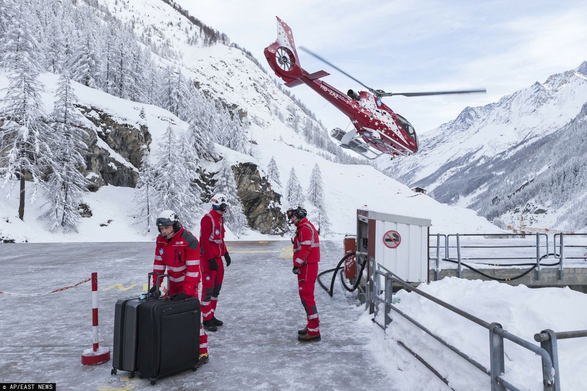 Pogoda. Polscy narciarze i wielu turystów są od trzech dni odcięci w Zermatt w Szwajcarii. Na fot. akcja ewakuacyjna  z 2018 roku