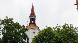 Białystok: Remont w starym kościółku farnym. Fachowcy zabrali się za wieżę świątyni i dokonali niezwykłego odkrycia