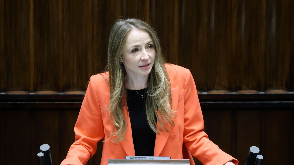 5. posiedzenie Sejmu X kadencji
Fot. Piotr Molecki/East News, Warszawa, 07.02.2024. 
5. posiedzenie Sejmu X kadencji. Obywatelski projekt ustawy o zmianie ustawy o emeryturach i rentach z Funduszu Ubezpieczen Spolecznych.
N/z: Agnieszka Dziemianowicz-Bak
Piotr Molecki