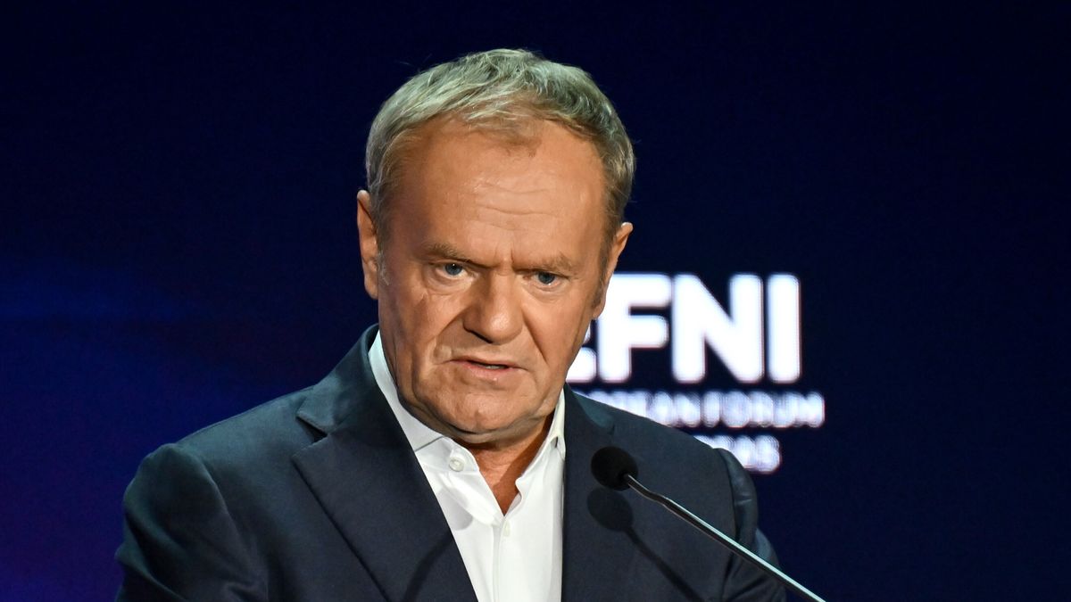 Sopot, 17.10.2025. Premier Donald Tusk podczas wystąpienia "Wojna czy pokój" na zakończenie Europejskiego Forum Nowych Idei 2025 w hotelu Radisson Blu w Sopocie, 17 bm. Trzydniowe wydarzenie, organizowane przez Konfederację Lewiatan przy współpracy z miastem Sopot i BusinessEurope, to jedna z najważniejszych konferencji biznesowych w tej części Europy. W tym roku jednym z kluczowych tematów były obronność i bezpieczeństwo. (aldg) PAP/Marcin Gadomski