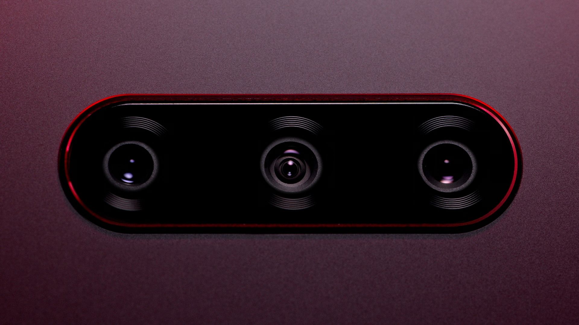 LG V40 ThinQ zapowiedziany. Będzie miał 5 aparatów i niecodzienną obudowę 2