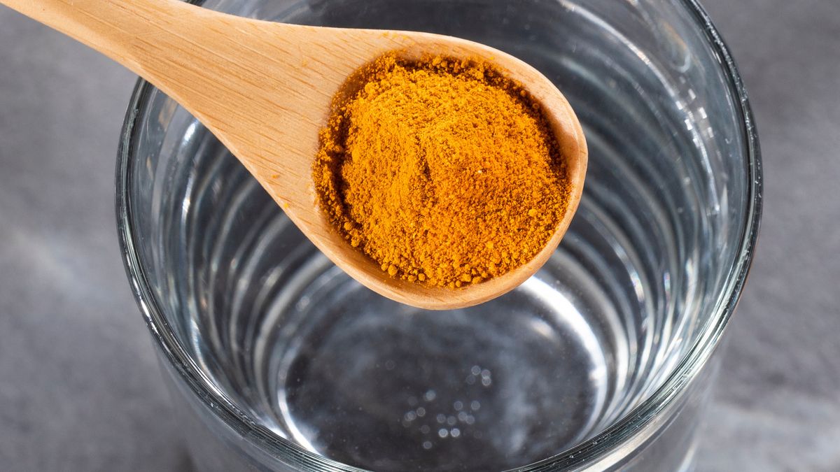 Woda z kurkumą i jej właściwości