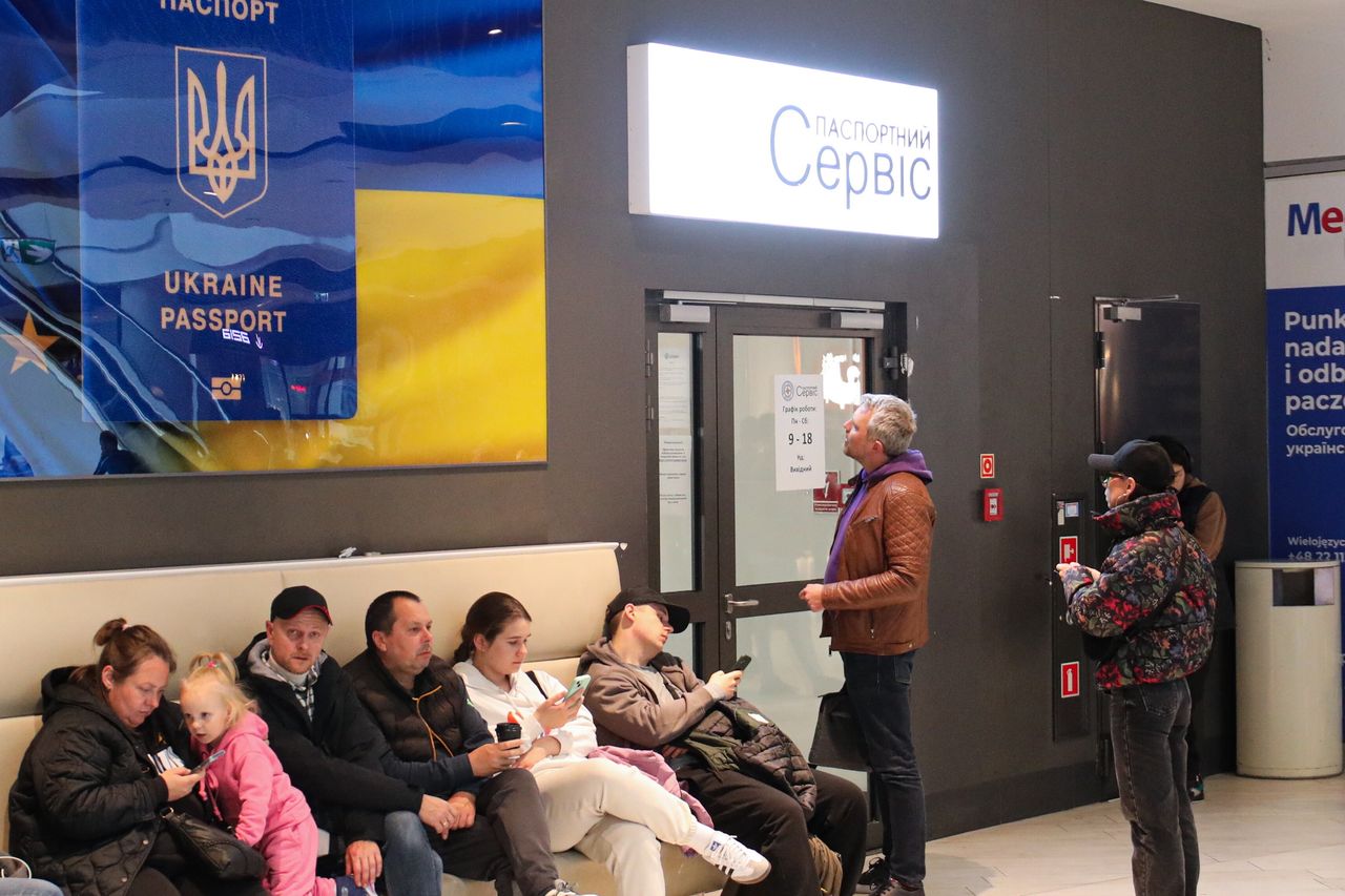 Queue of people waiting in front of the Ukrainian passport point in the Blue City shopping center in Warsaw