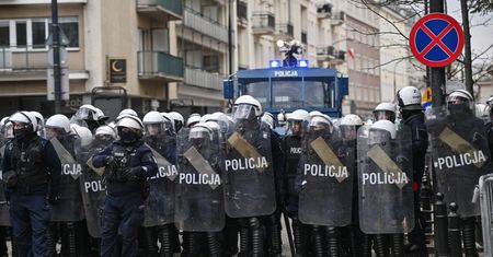 Ruszy 70 tys. ludzi w całej Polsce. "Warszawa będzie musiała sobie radzić sama"