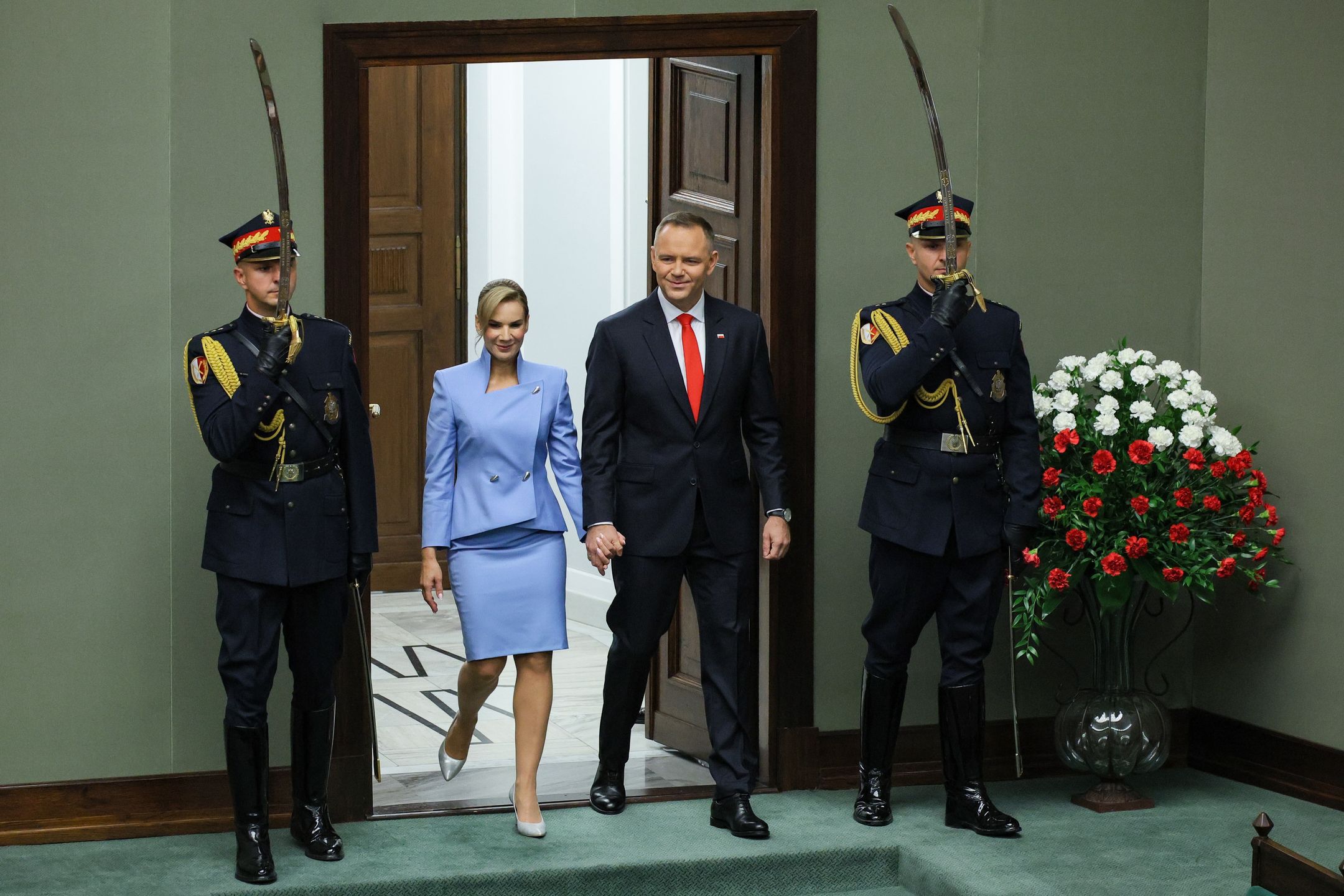 Marta i Karol Nawroccy w drodze na zaprzysiężenie 