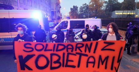 Strajk kobiet. Polacy popierają protesty? Najnowszy sondaż