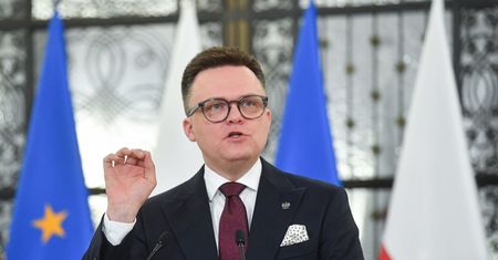 Tajmnicza zapowiedź Hołowni. "Zaczyna się święcić"