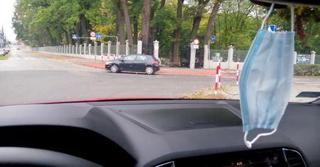 Rząd zmienia strategię dotyczącą maseczek i przekraczania granicy. Nowe przepisy od soboty