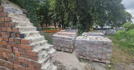 Gostyń: Parafia apeluje do wiernych. Chodzi o zerwane różańce, lichtarze, połamane krzyże