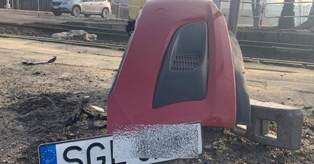 Śląskie. O krok od tragedii. Ominął rogatki i zderzył się z pociągiem towarowym