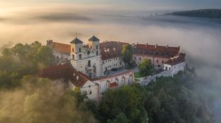 Zamiast hotelu – łóżko w celi lub w wieży. Tak można nocować w Polsce i Europie