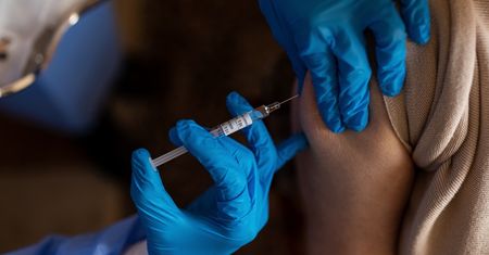 Posłowie chcieli zmian w szczepieniach przeciw HPV. MZ odpowiedziało